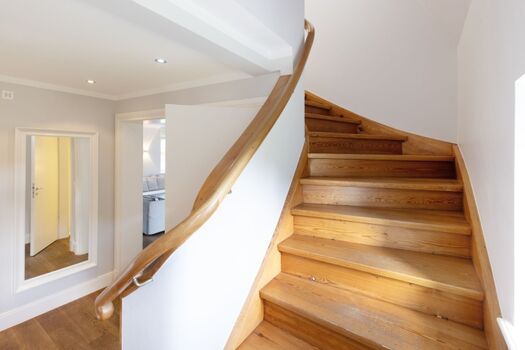Treppe in den 1 Stock