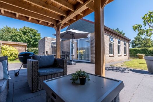 Die tolle überdachte Terrasse