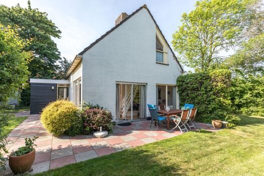 Das freistehende Ferienhaus mit sonnigem Garten