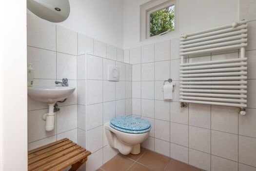 Badezimmer 2 mit Dusche und Toilette