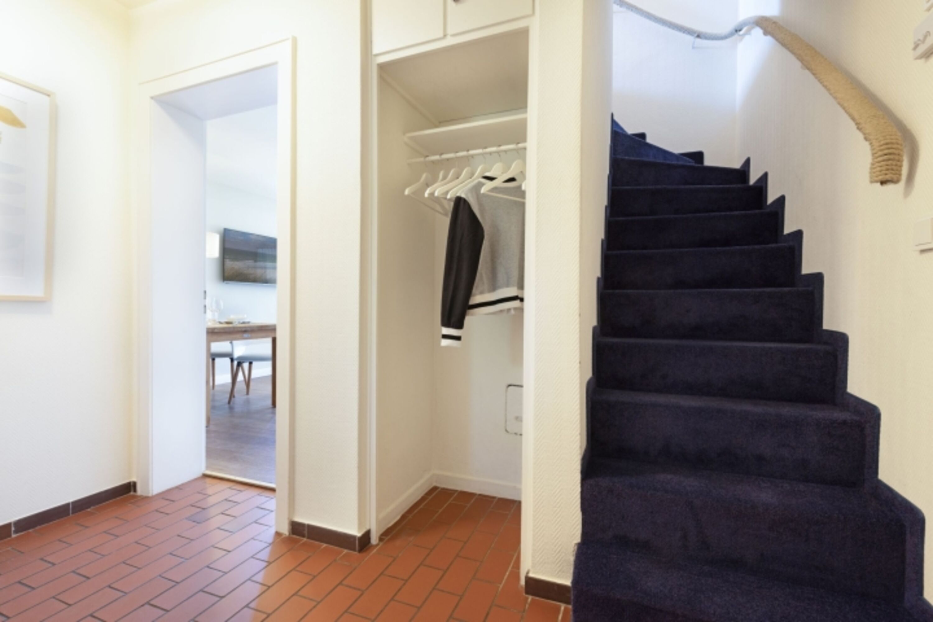 Flur EG und Treppe