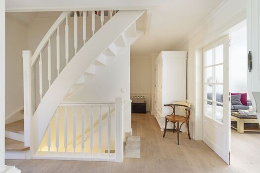 Flur im Erdgeschoss und Treppen