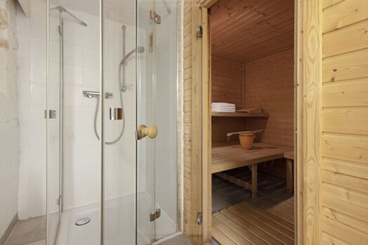 Sauna und Dusche drei