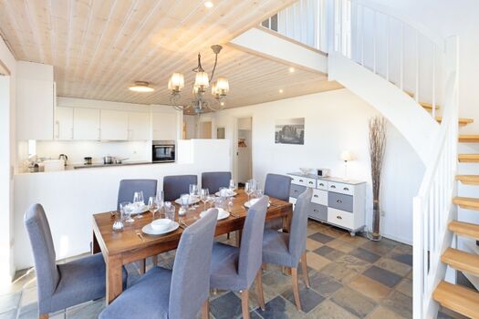 Essbereich und Treppe