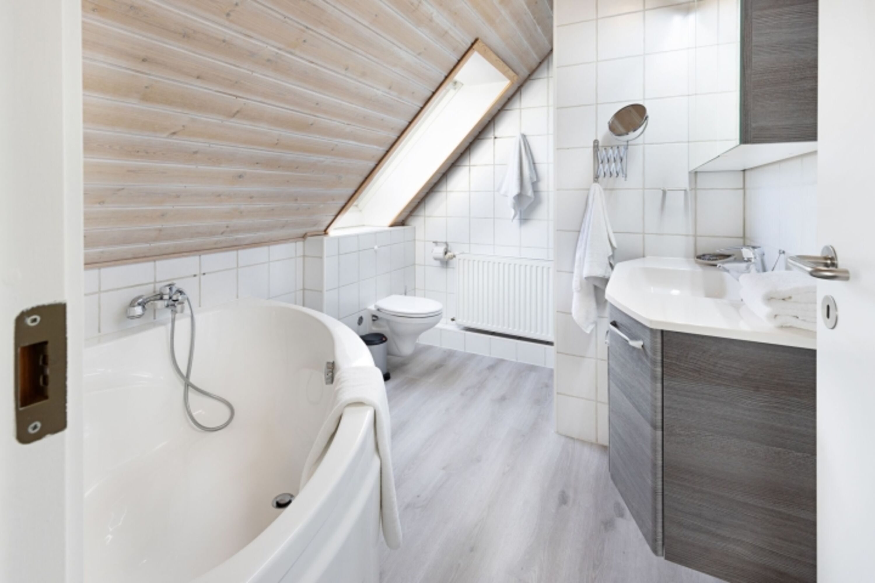 Badezimmer eins im OG (Bad en Suite)