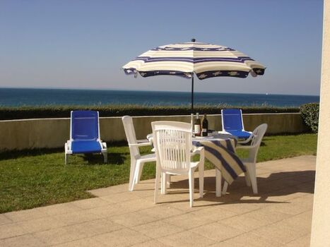 der Blick aufs Meer von der Terrasse