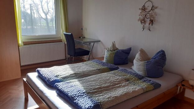 Schlafzimmer 1