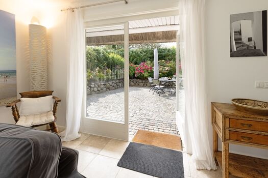 Wohnbereich und Terrasse