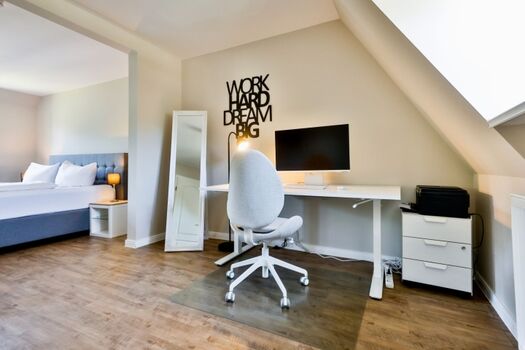 Home-Office Bereich  im Schlafzimmer 1 