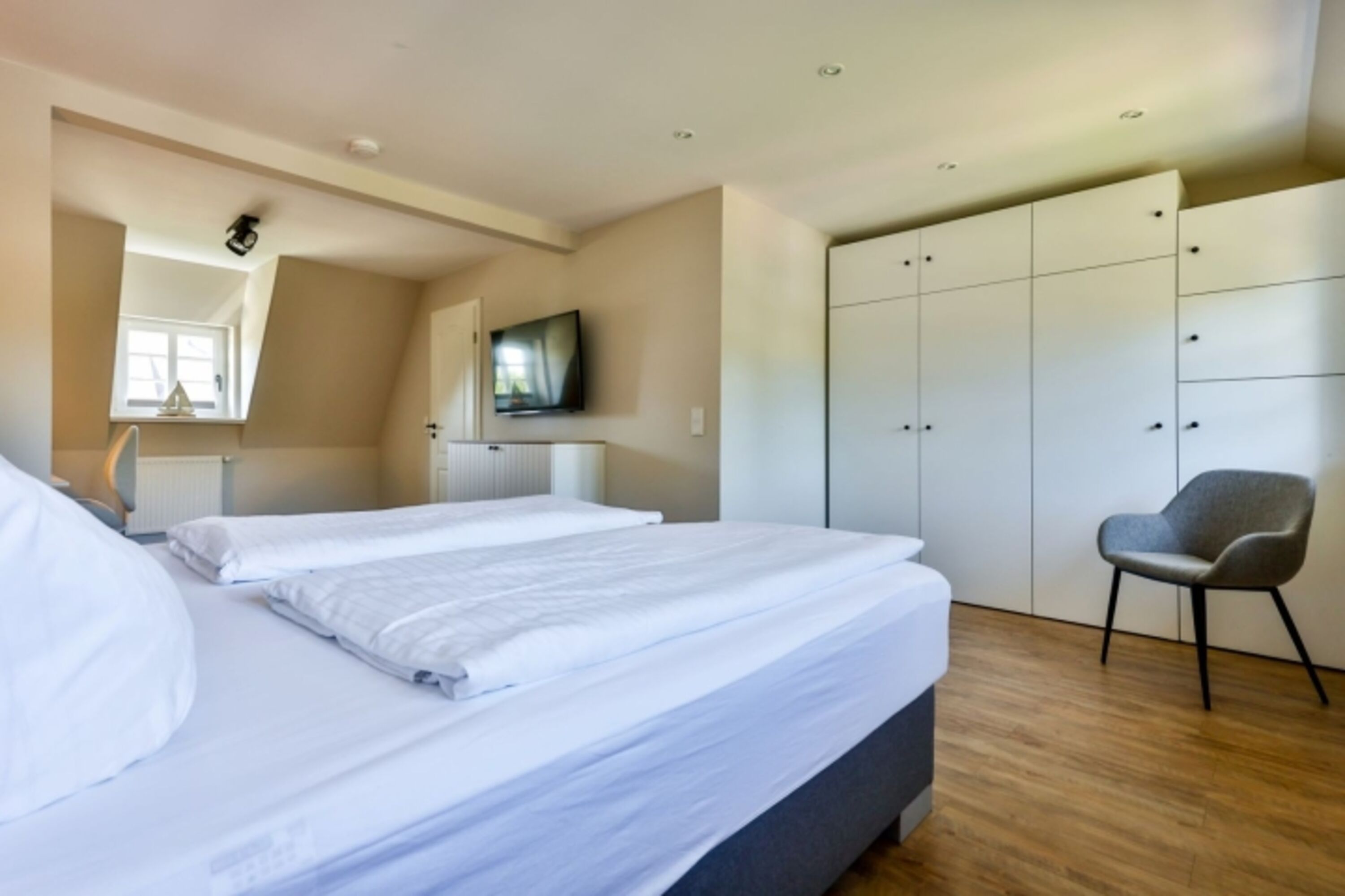 Schlafzimmer 1 