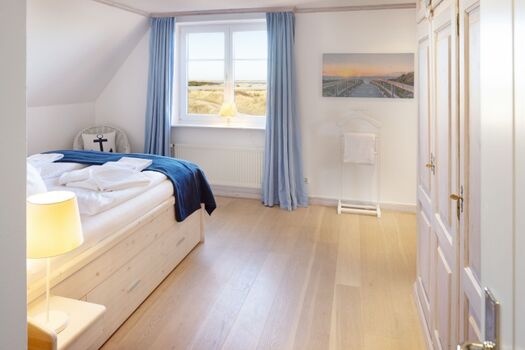 Schlafzimmer zwei im OG mit Bad en Suite