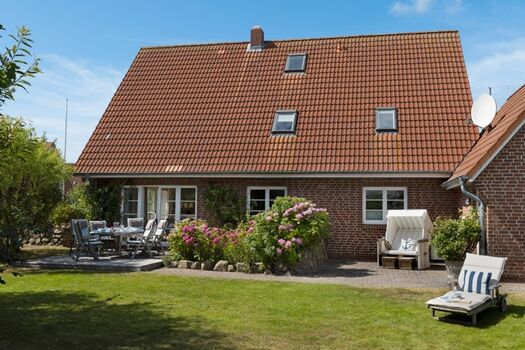 Zwei Terrassen und Garten