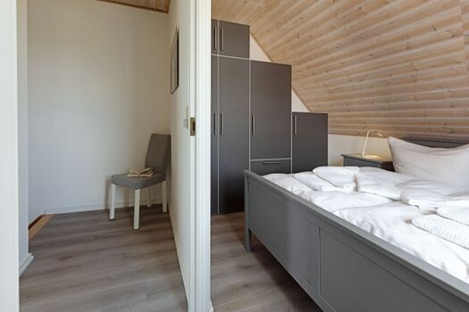 Flur OG und Schlafzimmer