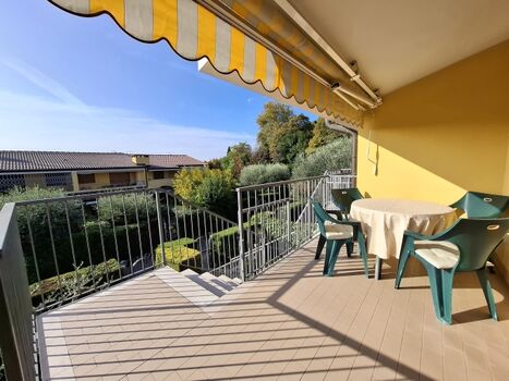 Die Terrasse mit Esstisch