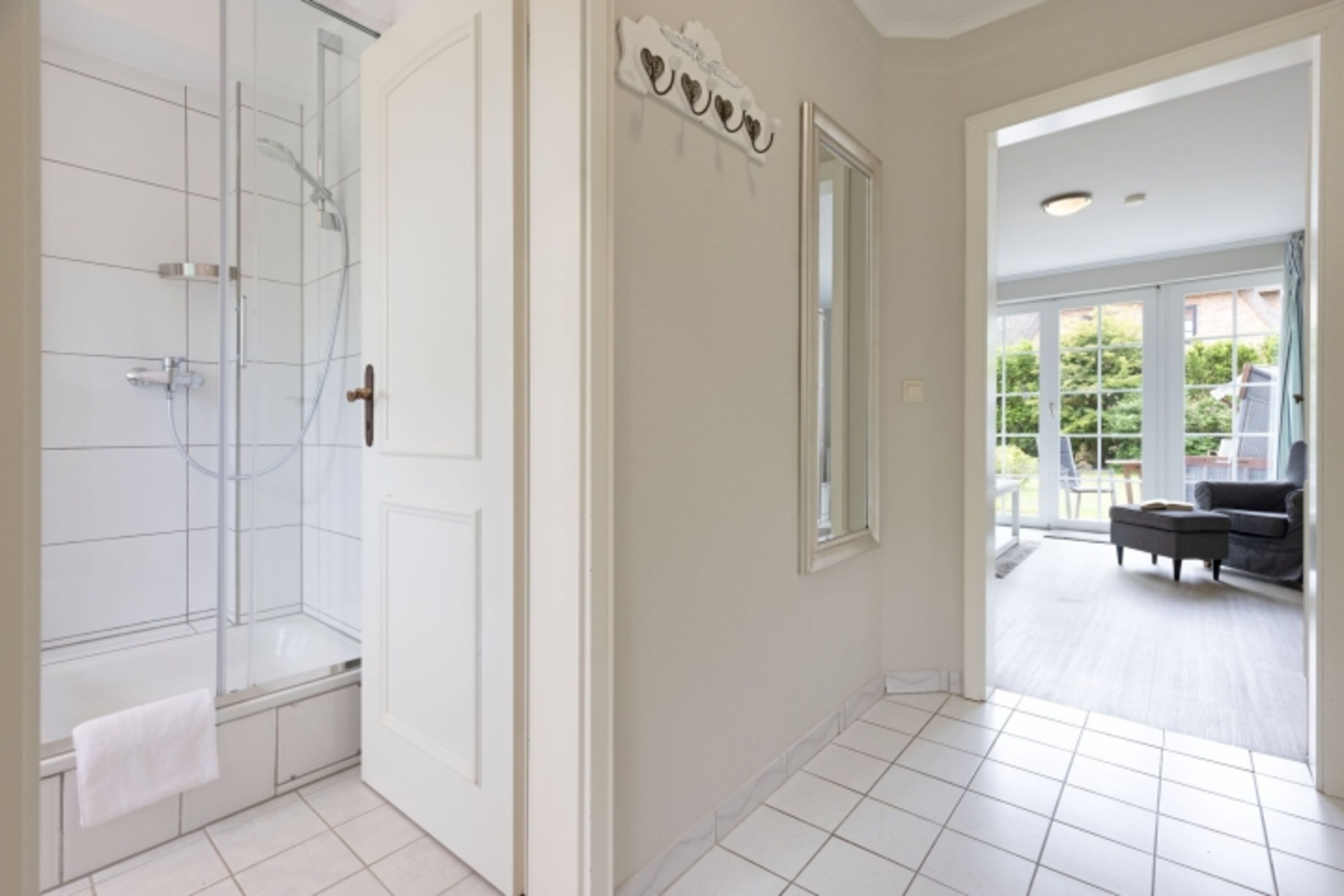 Badezimmer und Flur