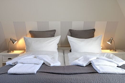 Schlafzimmer eins im zweiten OG