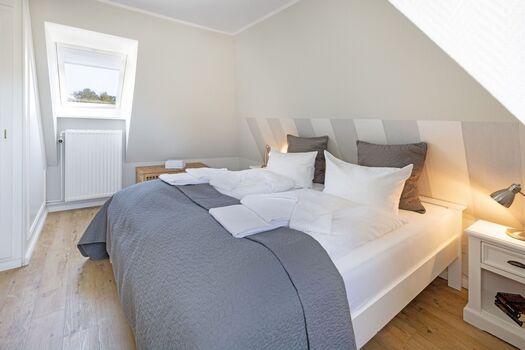 Schlafzimmer eins im zweiten OG