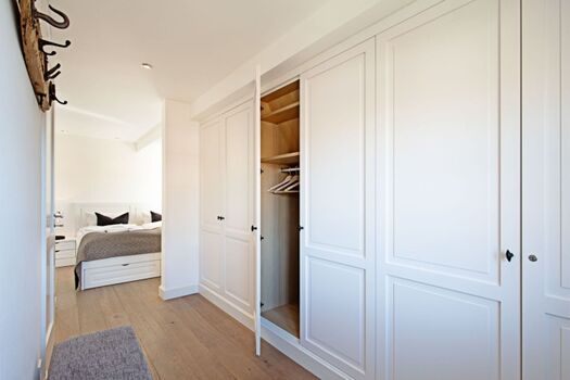 Schlafzimmer eins  im 1 OG Ankleidezimmer