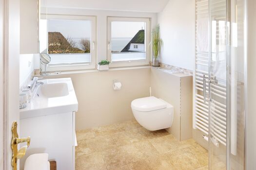 Badezimmer eins im OG
