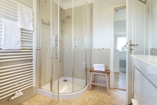 Badezimmer eins im OG