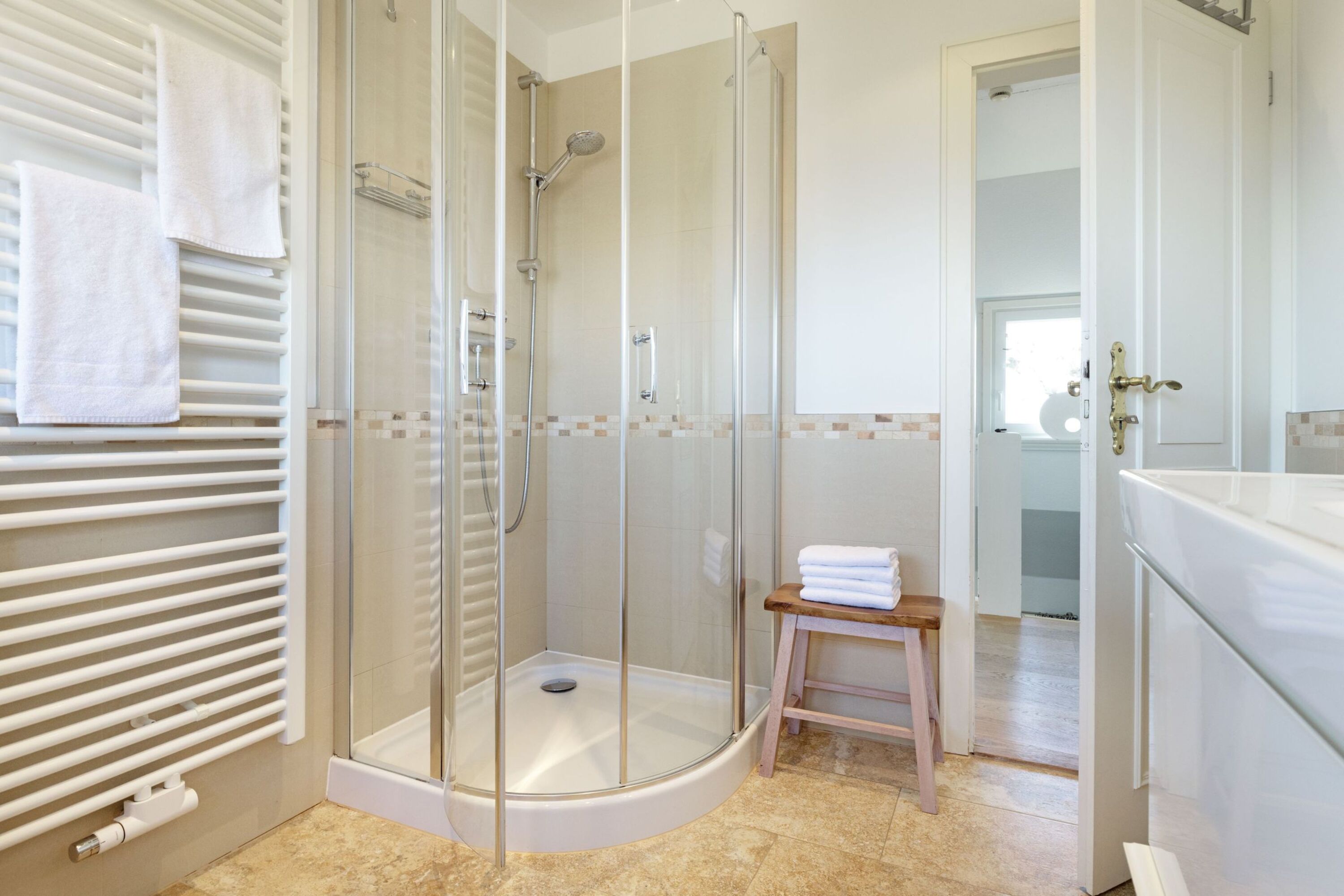 Badezimmer eins im OG