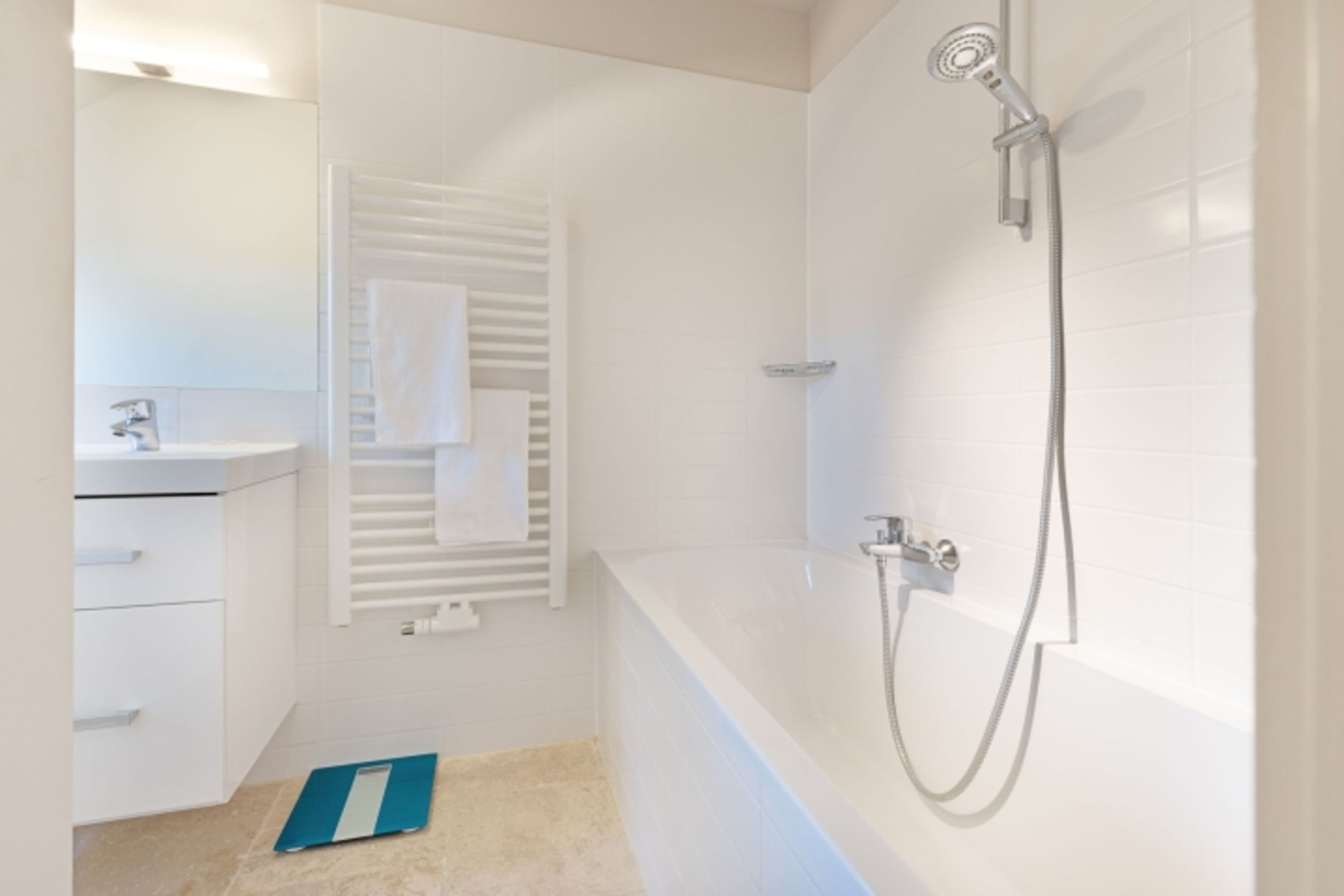 Badezimmer eins im OG