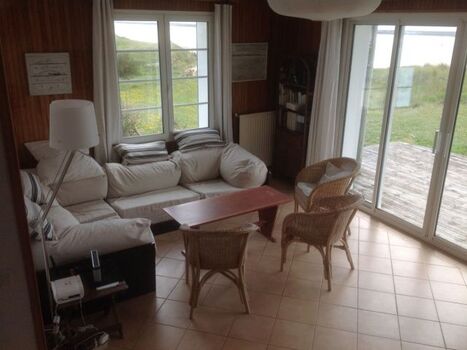 das Wohnzimmer mit herrlichem Blick aufs Meer