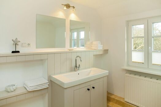 Badezimmer eins im OG