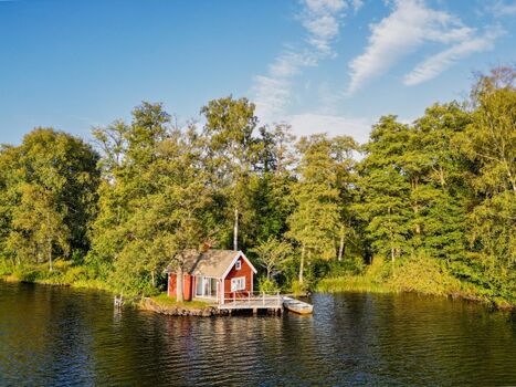 Das Häuschen auf der Seekannte mit Seeterrasse und Steg