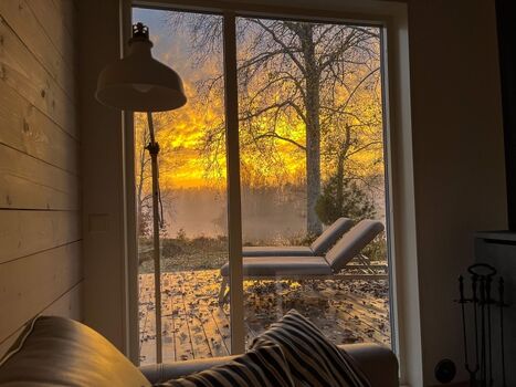 Scheune: Blick auf die Sonnenliegen im Sonnenuntergang