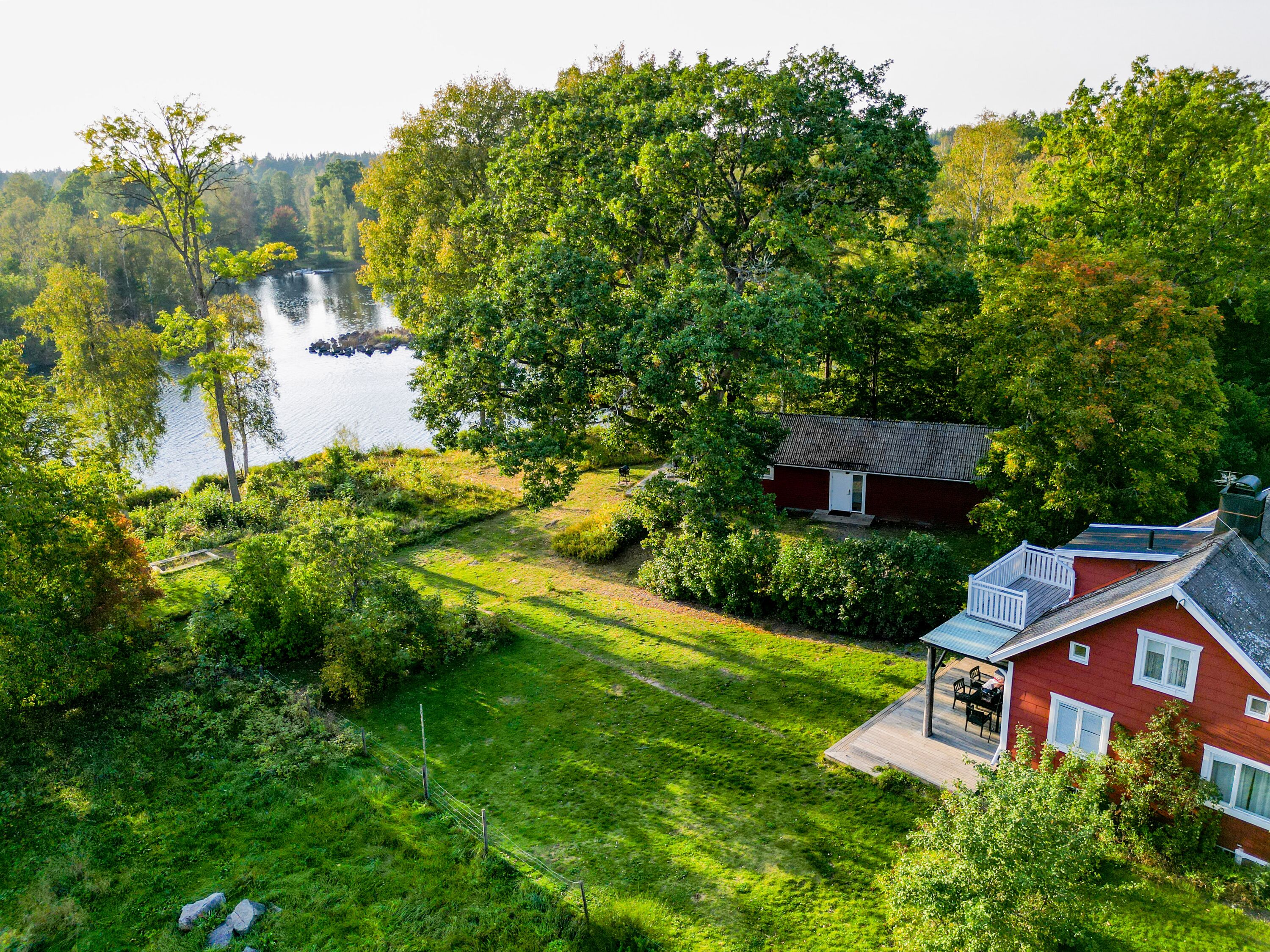 2 nebeneinander liegende Ferienhäuser in Schweden in einem Paket