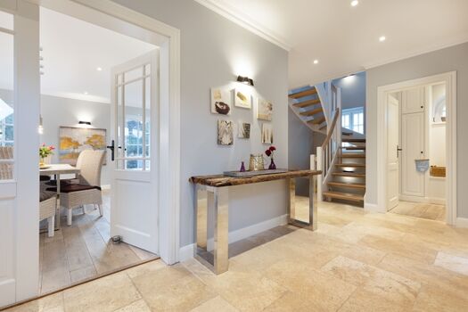 Flur und Eingangsbereich im EG