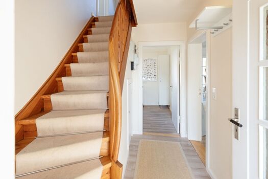 Eingangsbereich und Treppe