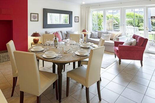 Wohnzimmer und Essbereich