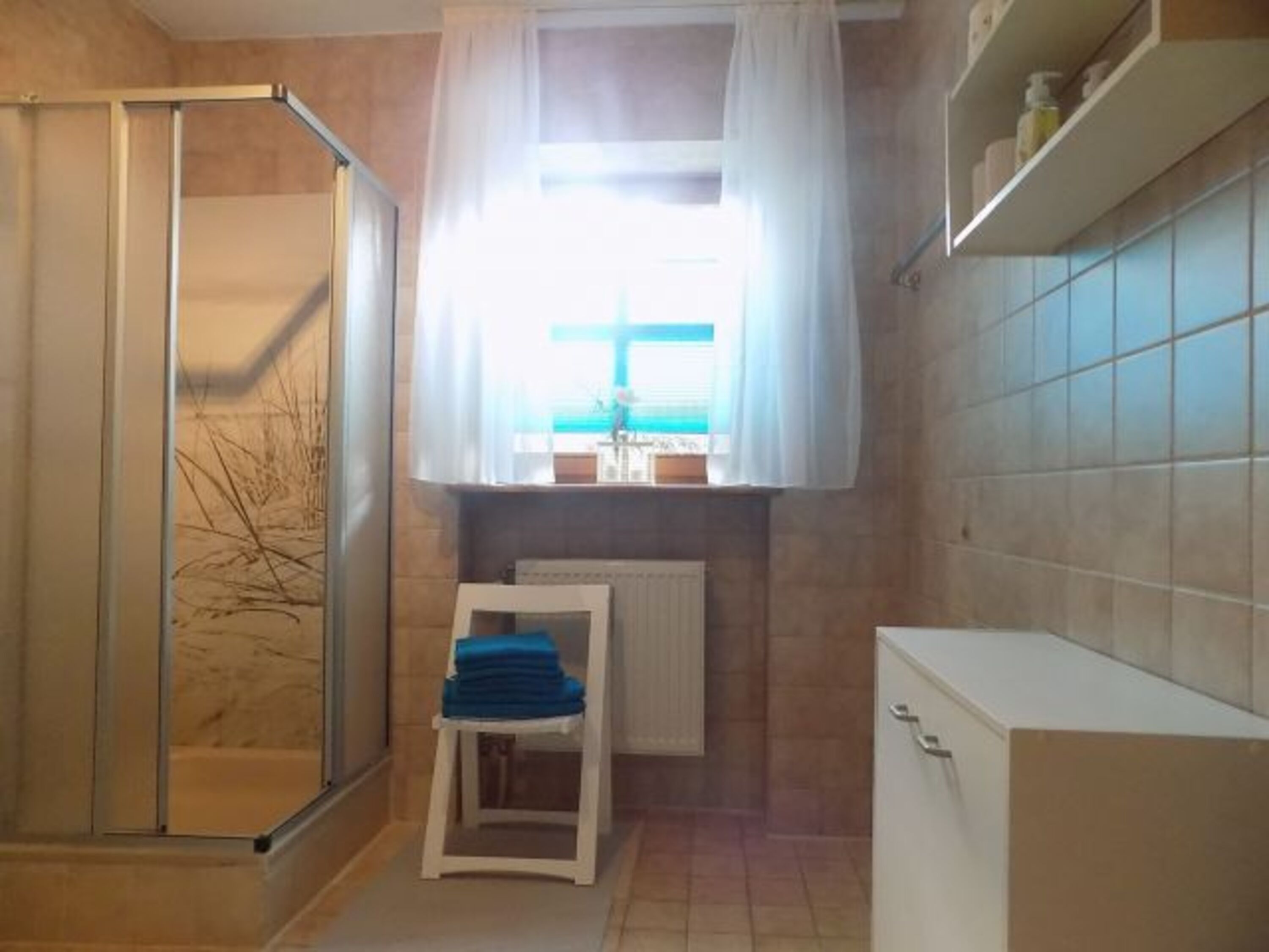 Einfaches Bad mit Fenster ca. 8 qm