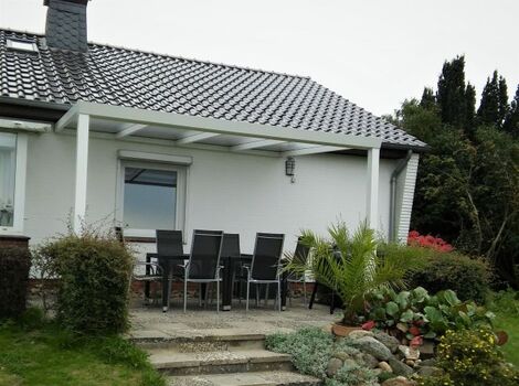 große überdachte West-Terrasse