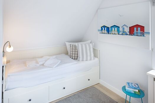 Schlafzimmer zwei im OG das Bett ist ausziehbar