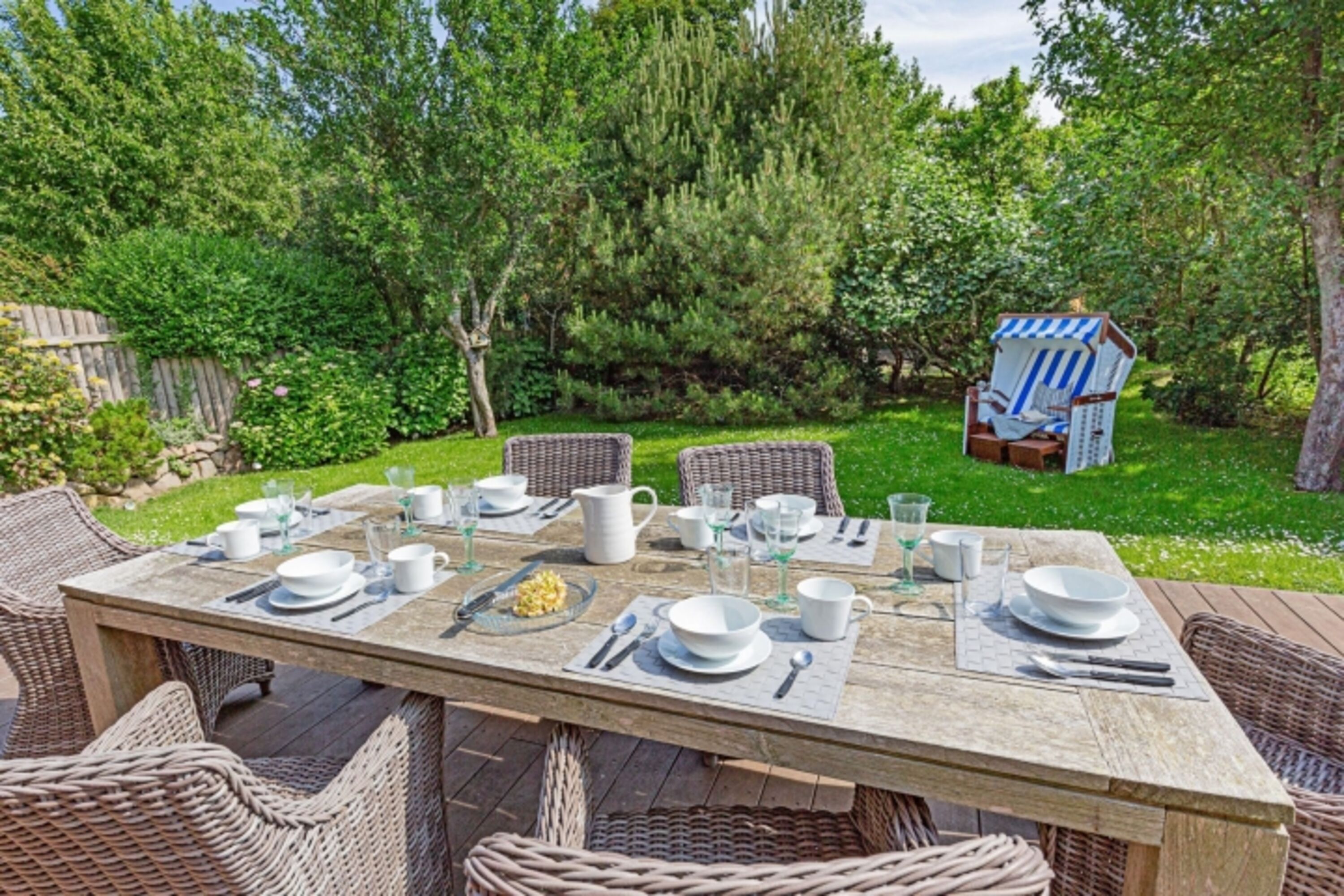 Terrasse und Garten