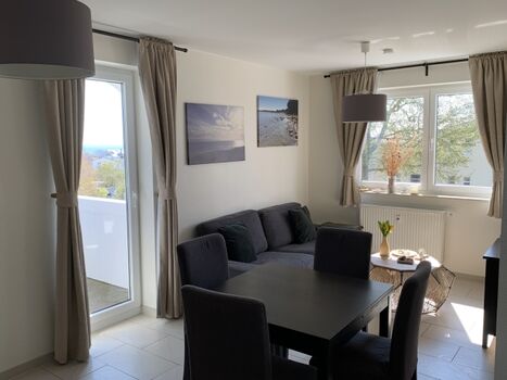 Wohnzimmer hell und modern