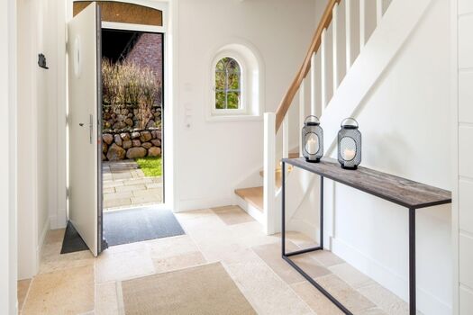 Eingangsbereich und Flur EG