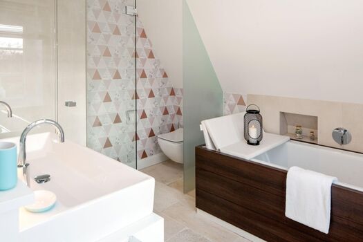 Badezimmer eins im OG