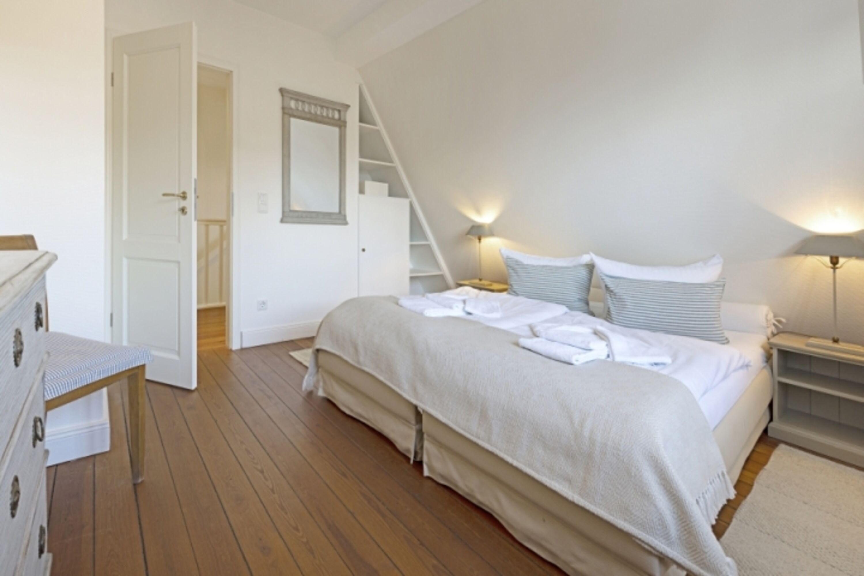 Schlafzimmer 1