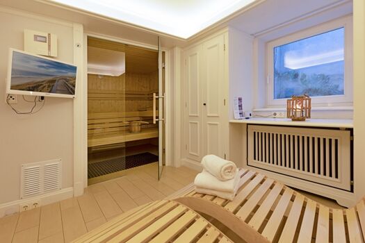 Wellnessbereich mit Sauna im Souterrain