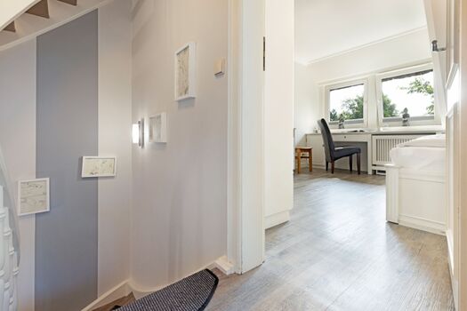 Flur 1 OG und Schlafzimmer eins