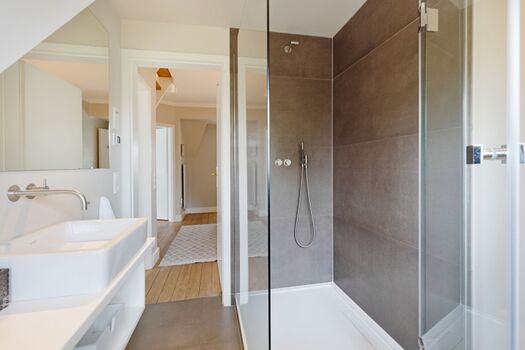 Badezimmer eins im 1 OG