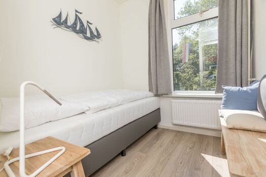 Schlafzimmer 2 mit 1 Boxspringbett