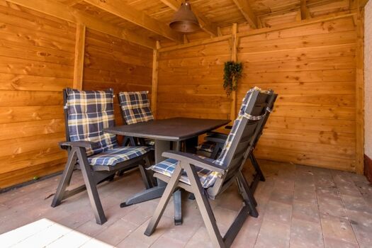 überdachte Terrasse