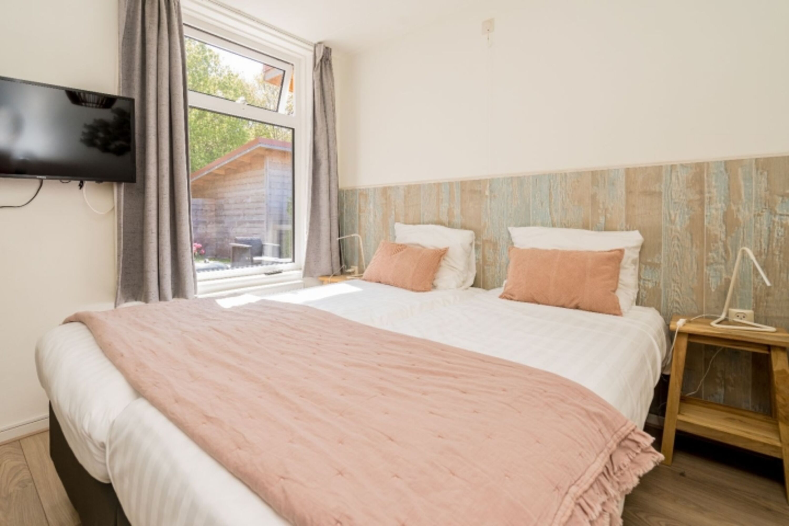 Schlafzimmer 1 mit 2 Boxspringbetten