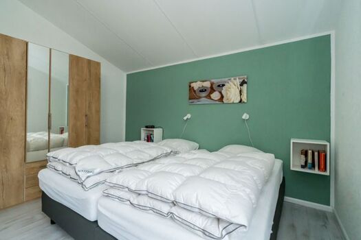 Schlafzimmer 1 mit 2 Einzel Boxsprings (1x2M)