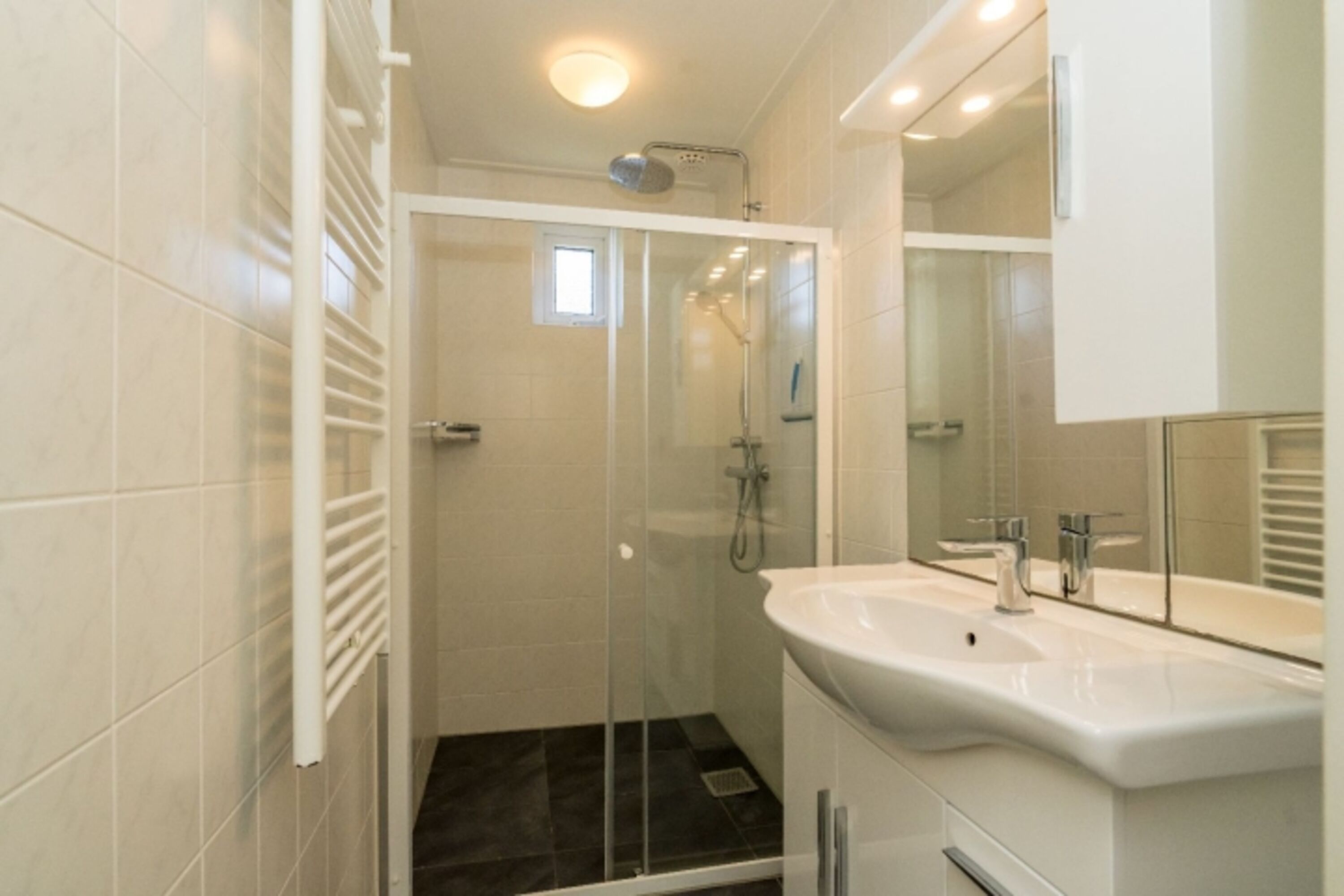 Das neulich renoviertes Badezimmer